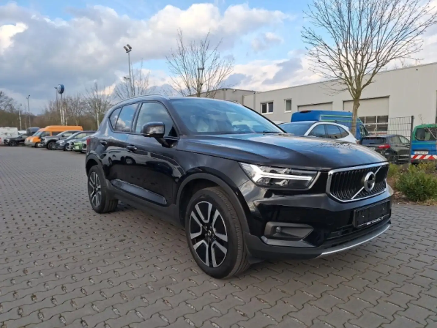 Volvo XC40 2WD T3 EU6d Momentum Pro Schaltwagen Zwart - 2