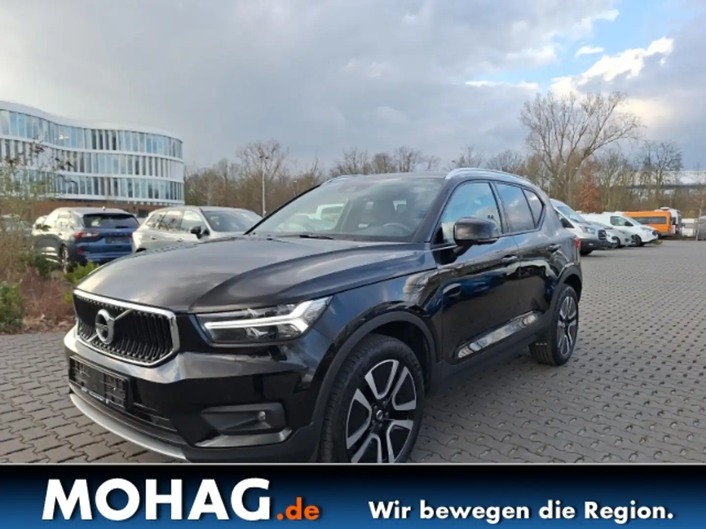 Volvo XC40 2WD T3 EU6d Momentum Pro Schaltwagen Schwarz - 1