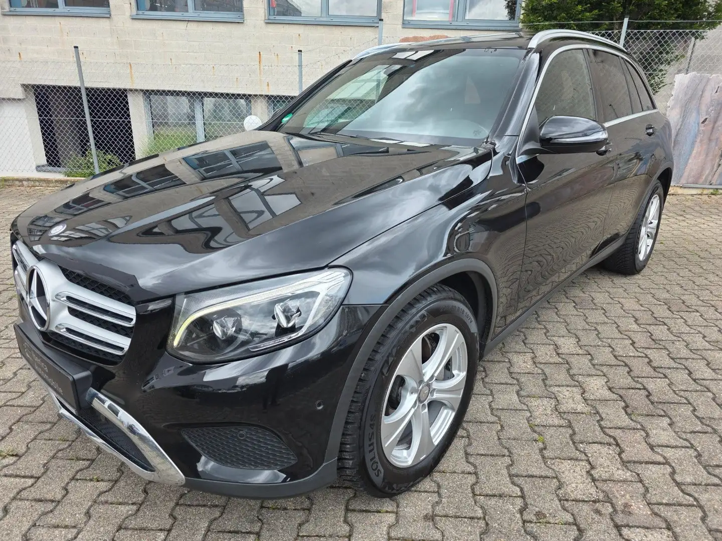 Mercedes-Benz GLC 220 d 4Matic*9G*PANORAMA*AHK*XENON Noir - 1