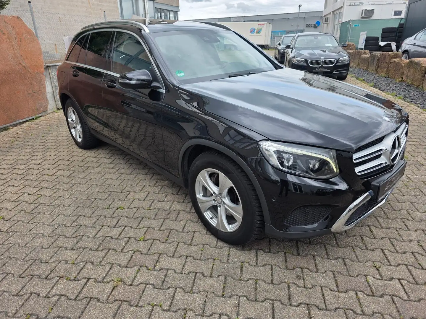 Mercedes-Benz GLC 220 d 4Matic*9G*PANORAMA*AHK*XENON Negro - 1