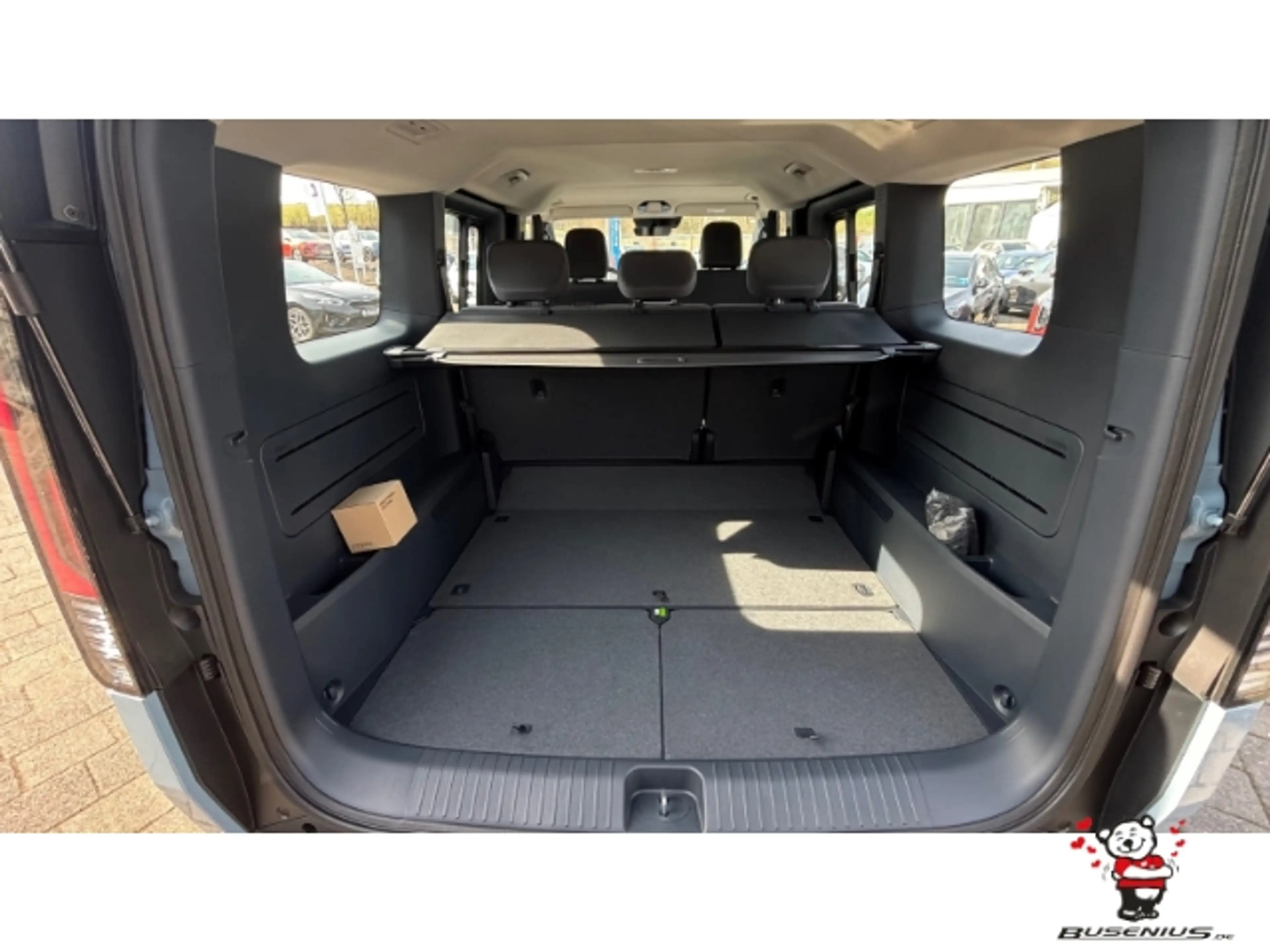 Kia PV5 Passenger Passenger 71.2 kWh Plus +WP+AW+Navi+SHZ+LED — photo 5
