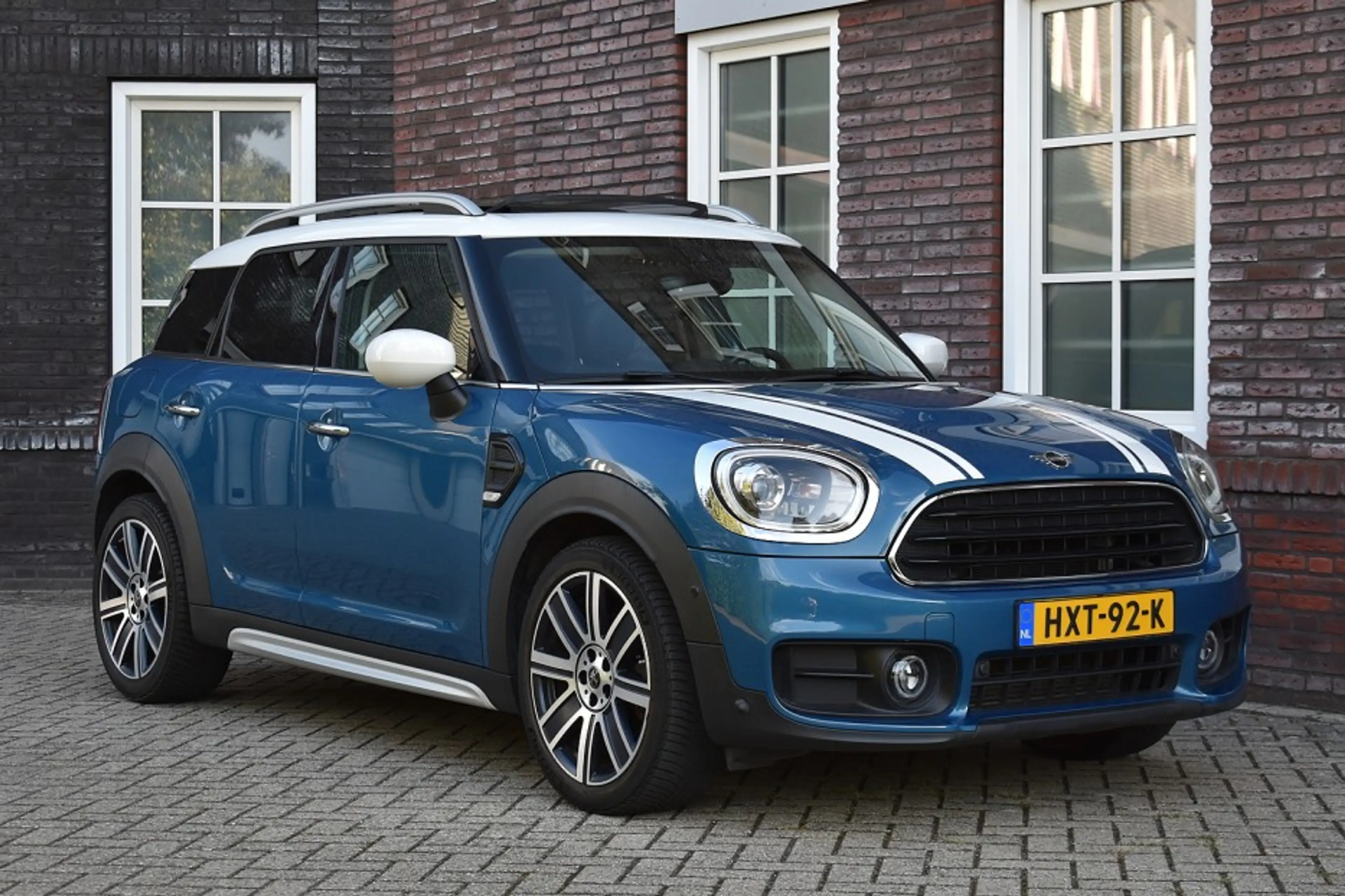 MINI Cooper Countryman 1.5 Chili Wij zijn op afspraak geopend! Graag bell