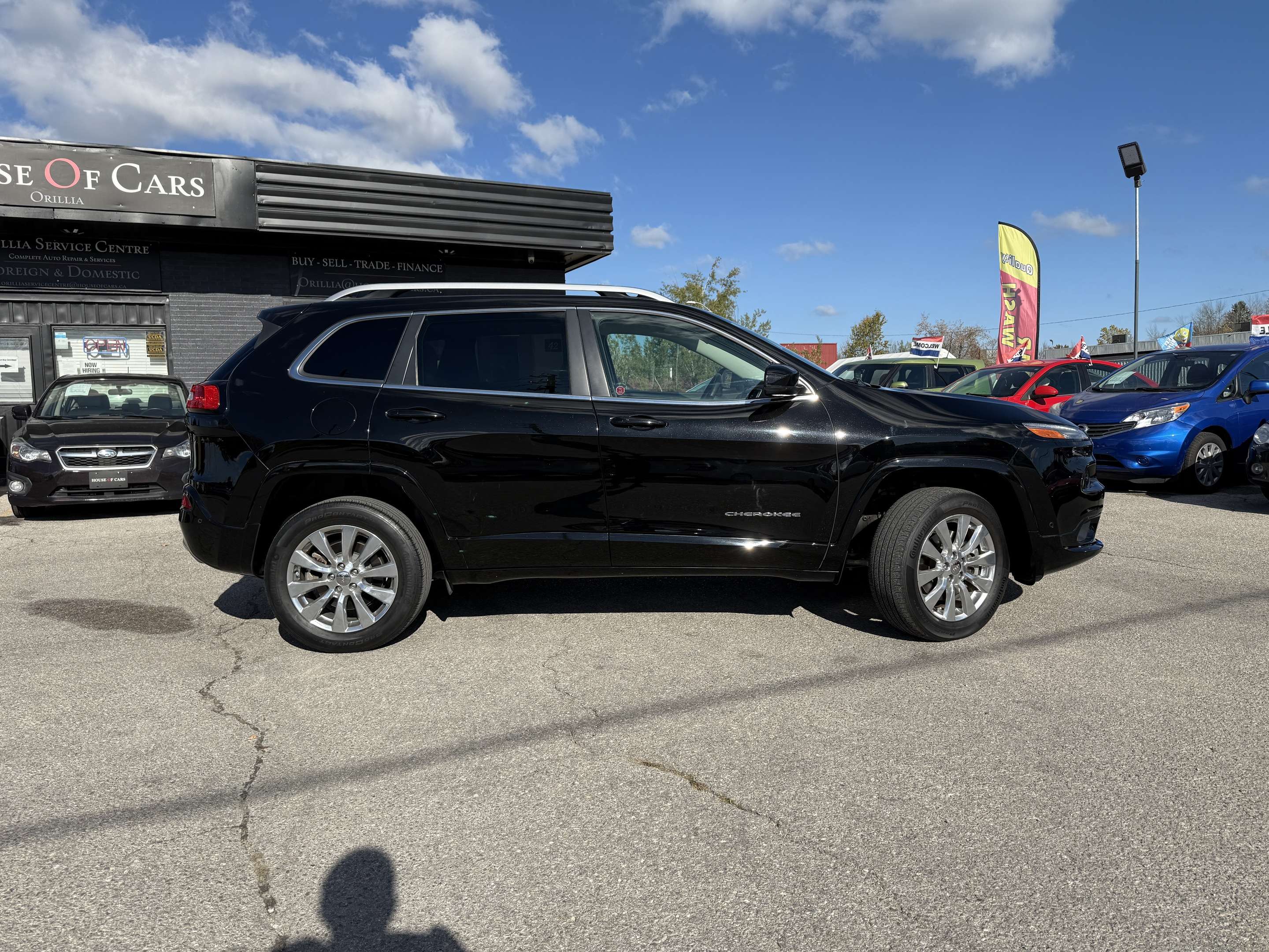 2017 Jeep Cherokee 30,505km-4WD Overland-leather-panroof-fully loaded thumb 8
