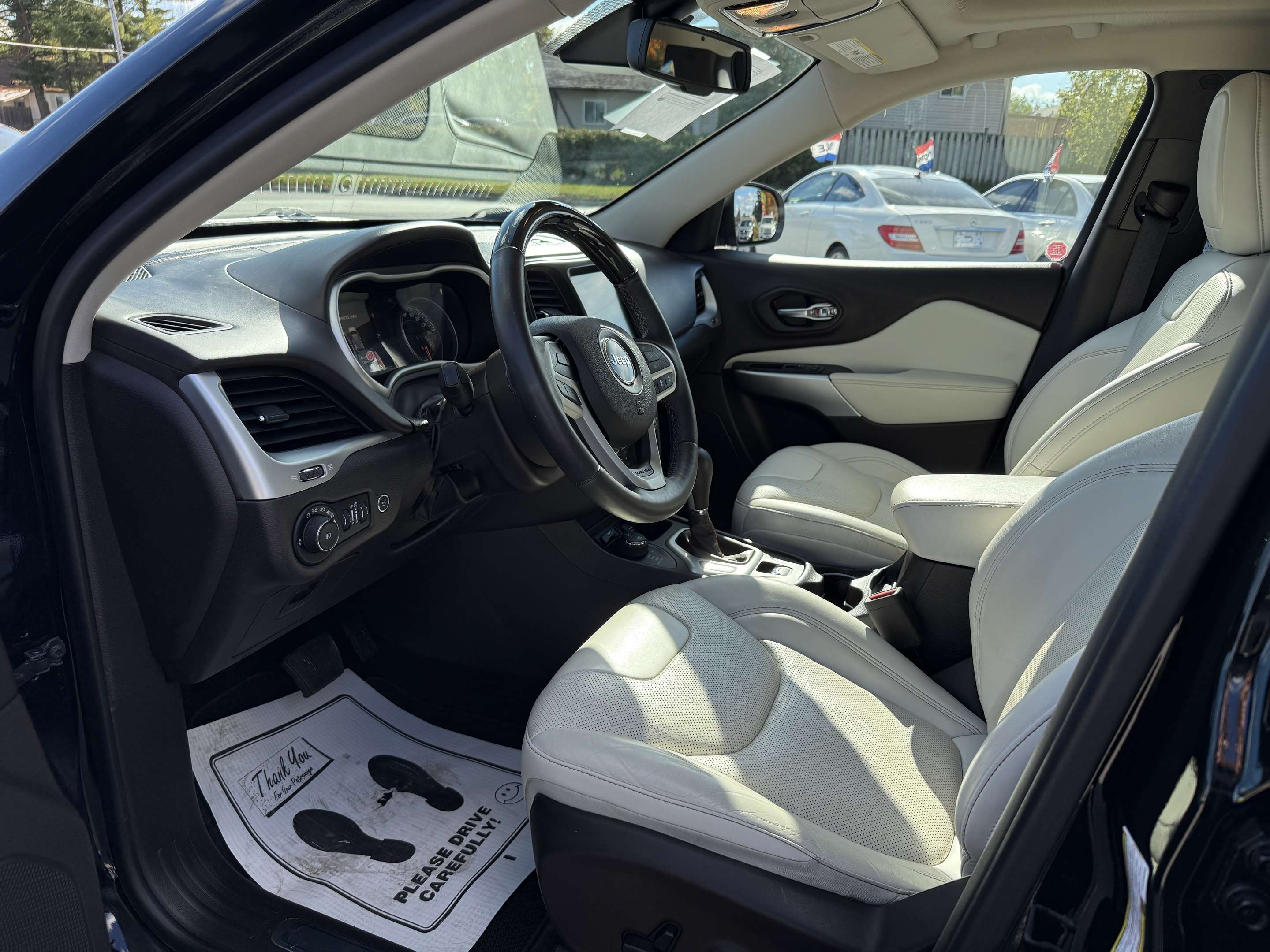 2017 Jeep Cherokee 30,505km-4WD Overland-leather-panroof-fully loaded thumb 9