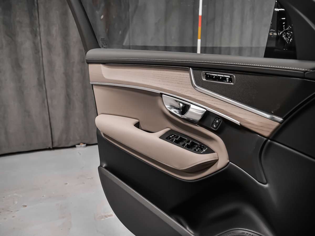 2026 Volvo XC90 Plus 7-Seater (Dark Theme) thumb 10