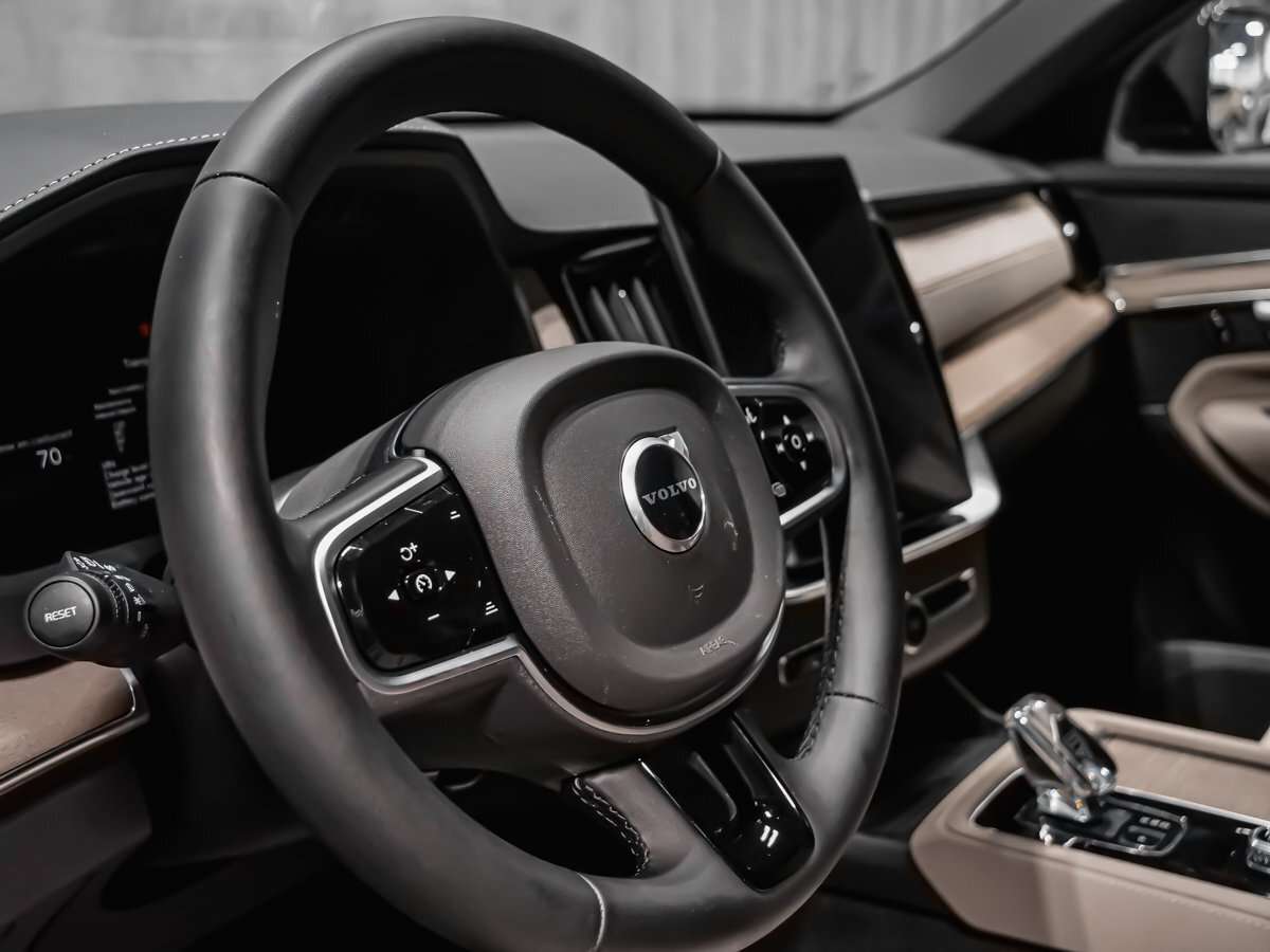 2026 Volvo XC90 Plus 7-Seater (Dark Theme) thumb 9