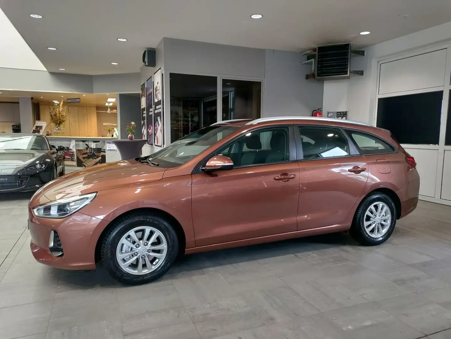 Hyundai i30 1.0 T-GDI Trend 120pk Brun - 2