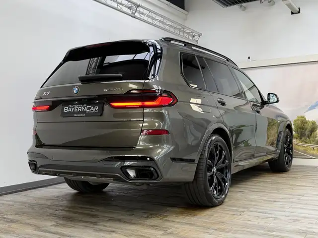 BMW X7 view 6
