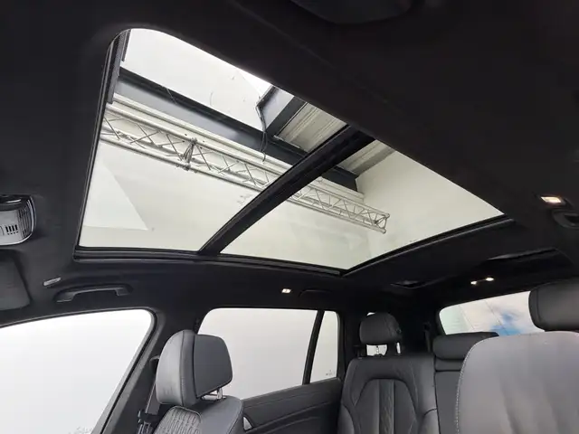 BMW X7 view 12