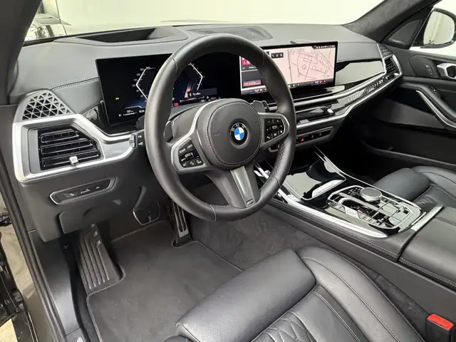 BMW X7 view 7
