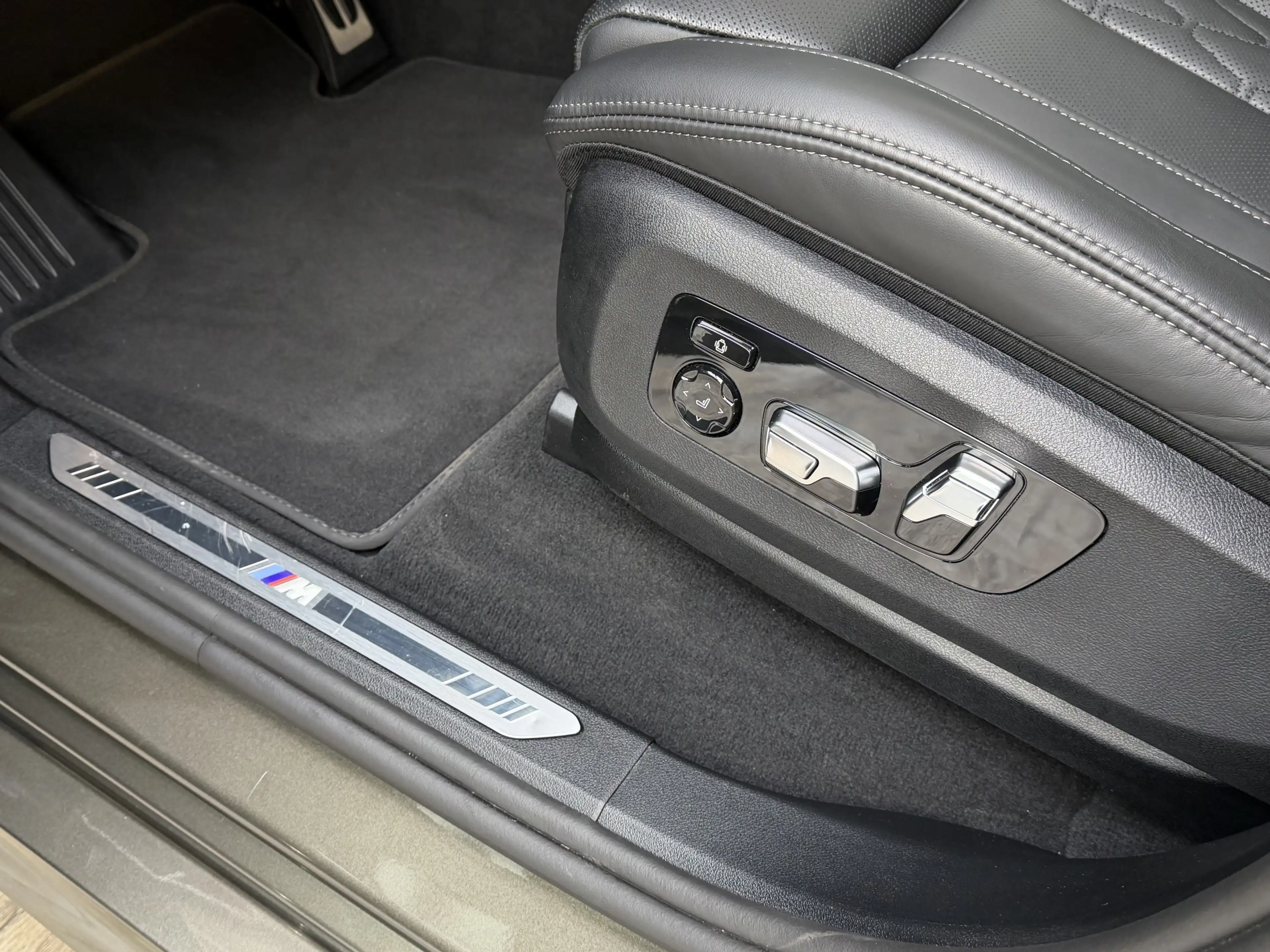 BMW X7 xDr40d M Sport Pro AHK Sitzlüftung ACC Integral — photo 14