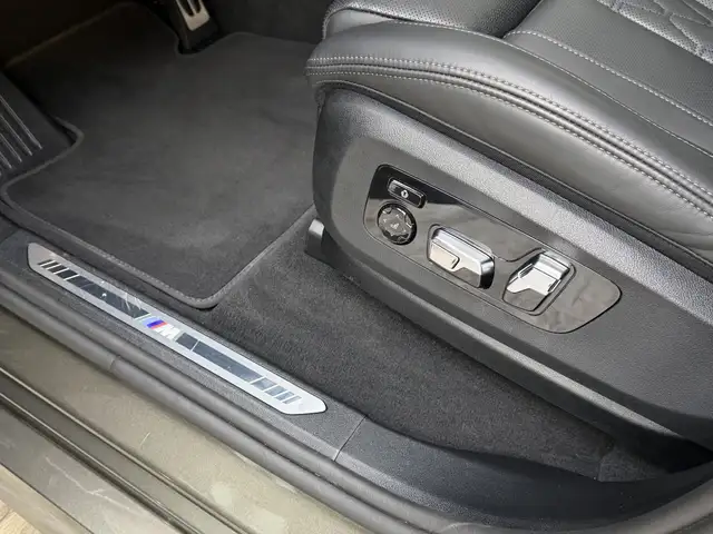 BMW X7 view 14