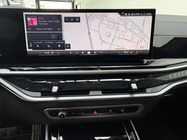BMW X7 view 10