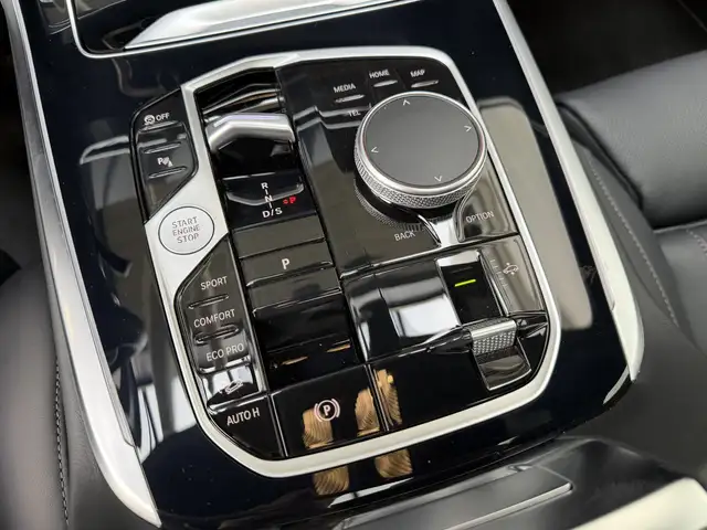 BMW X7 view 11