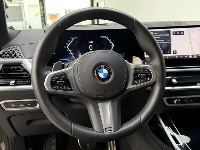 BMW X7 view 8