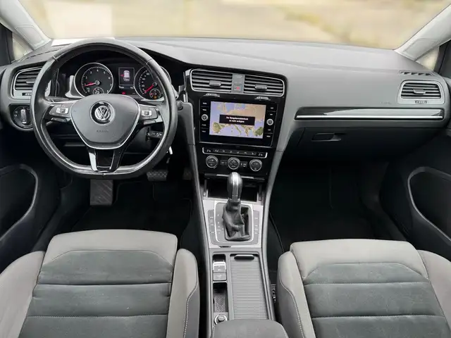 Volkswagen Golf view 8