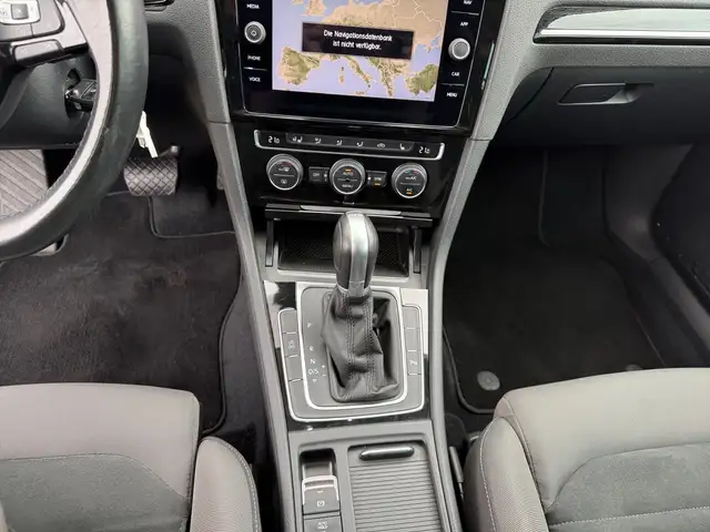 Volkswagen Golf view 9