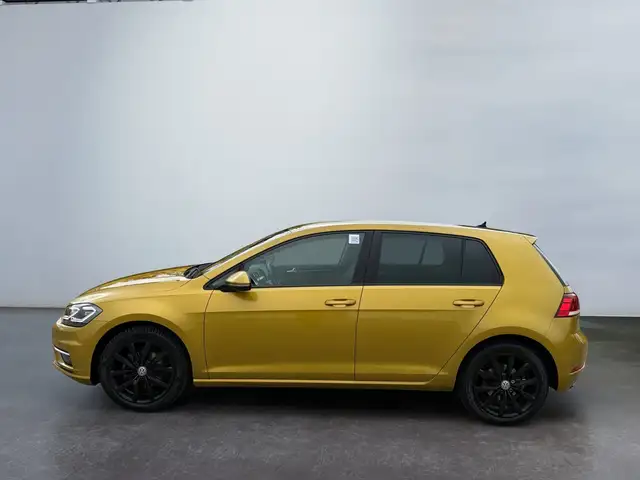 Volkswagen Golf view 3