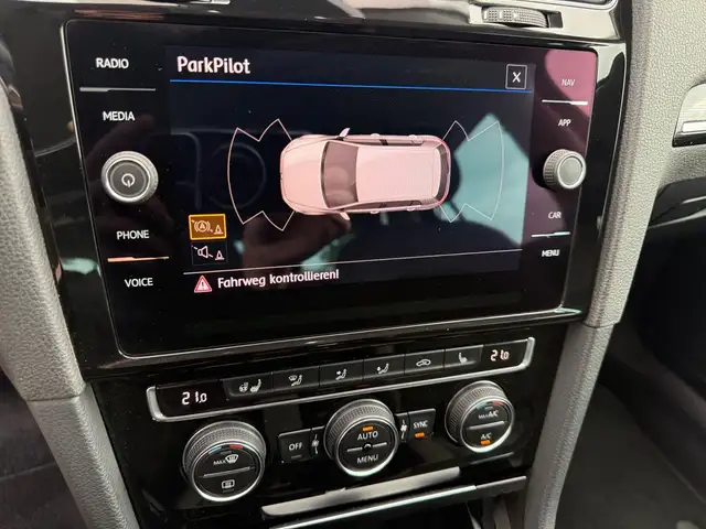 Volkswagen Golf view 13