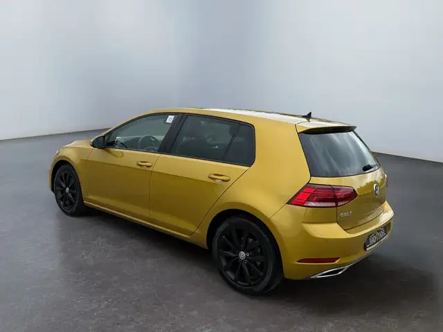 Volkswagen Golf view 4