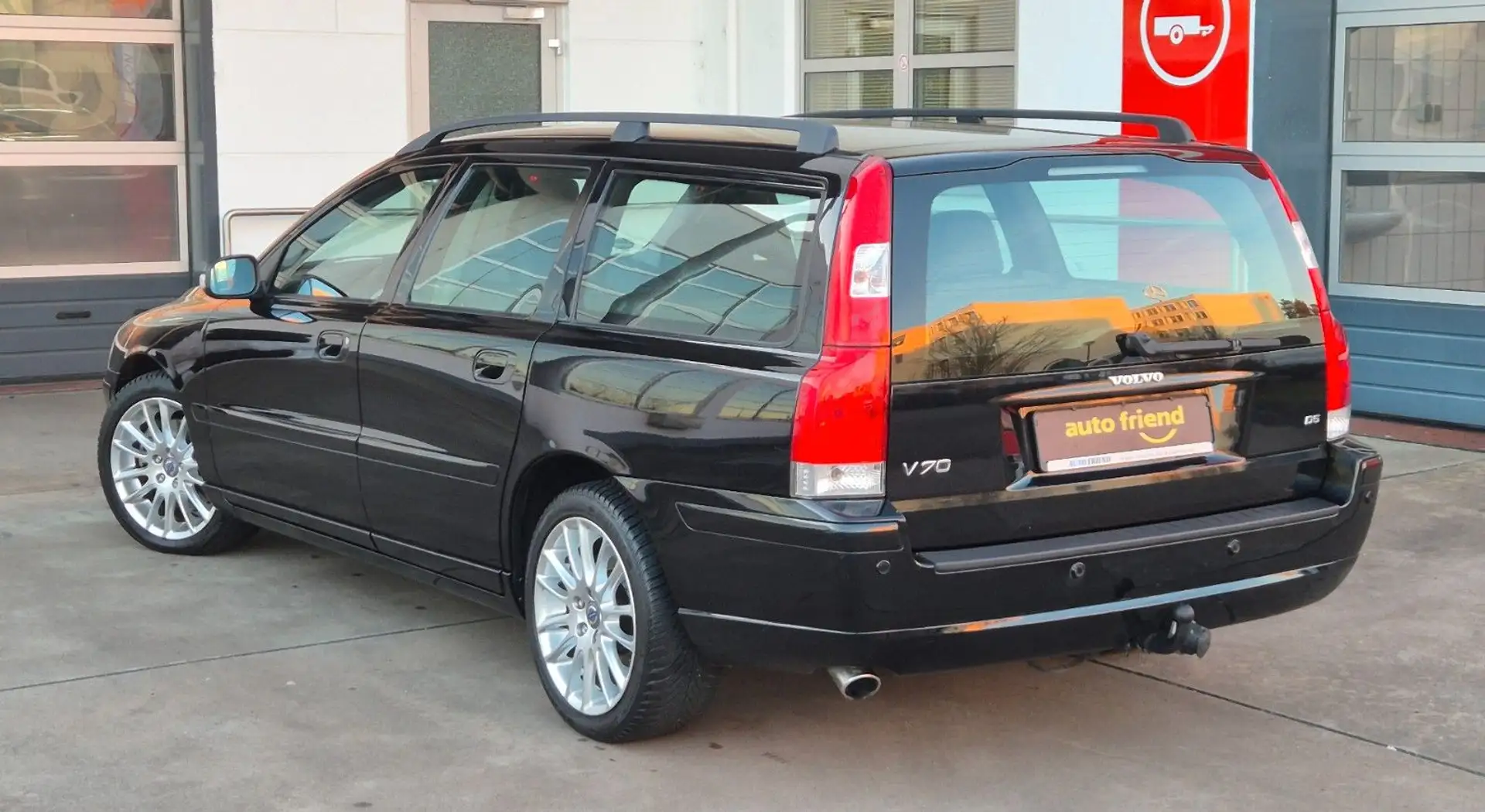 Volvo V70 D5 Automatik XENON/LEDER/SHZ/PDC/AHK/TEMPO Schwarz - 2