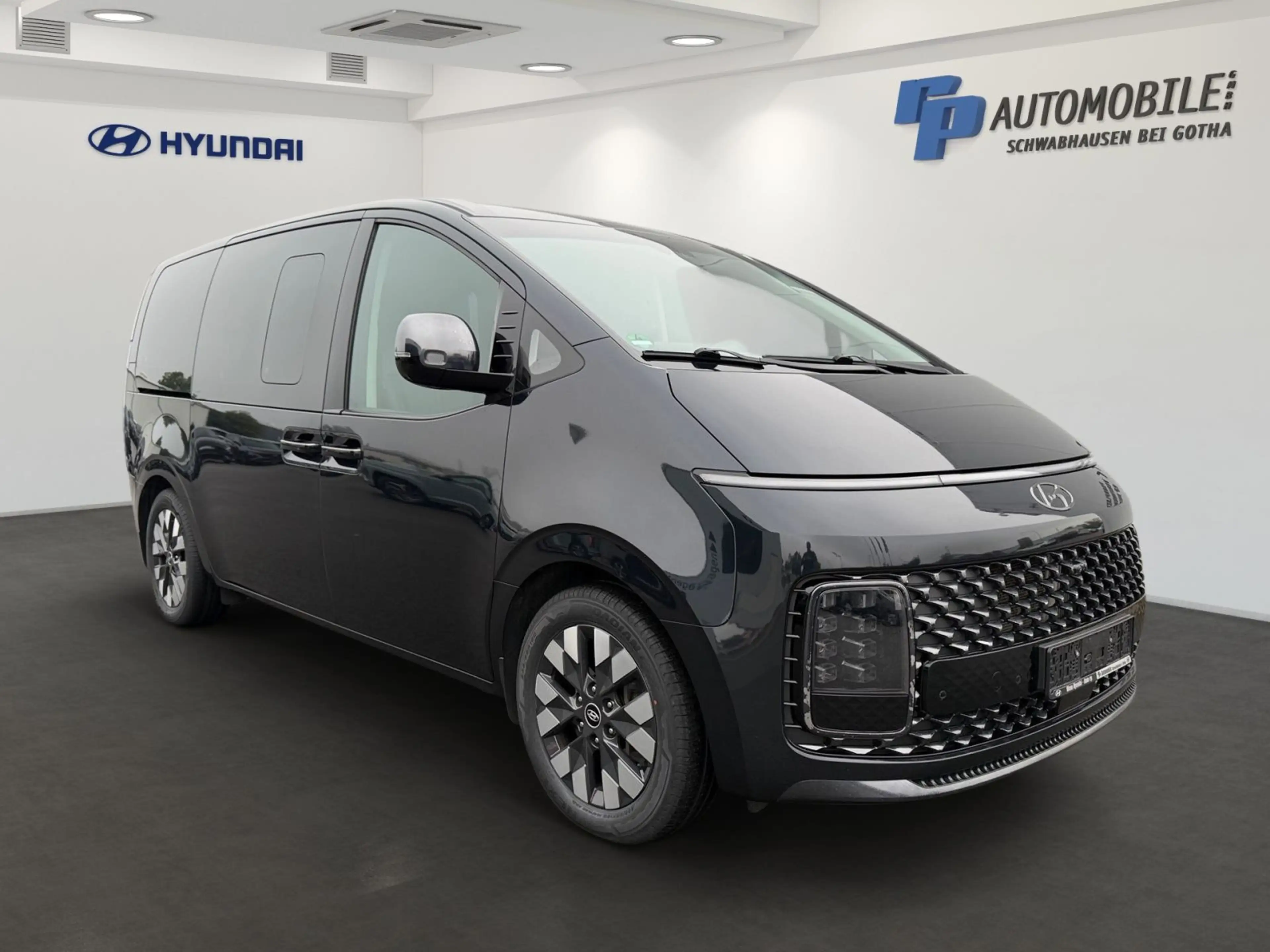 Hyundai STARIA 2.2 CRDi 4WD 8-AT SIGNATURE ISG — photo 2
