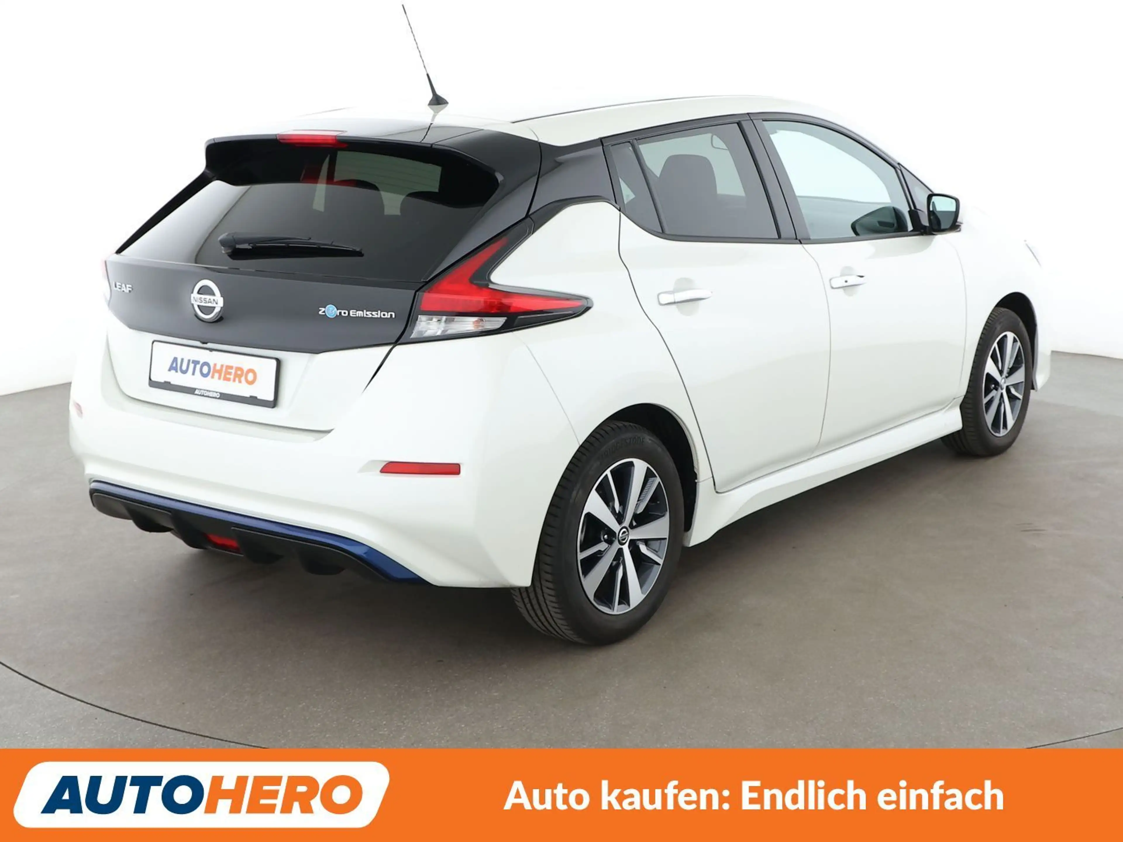 Nissan Leaf electric drive 110 kW Acenta — photo 6