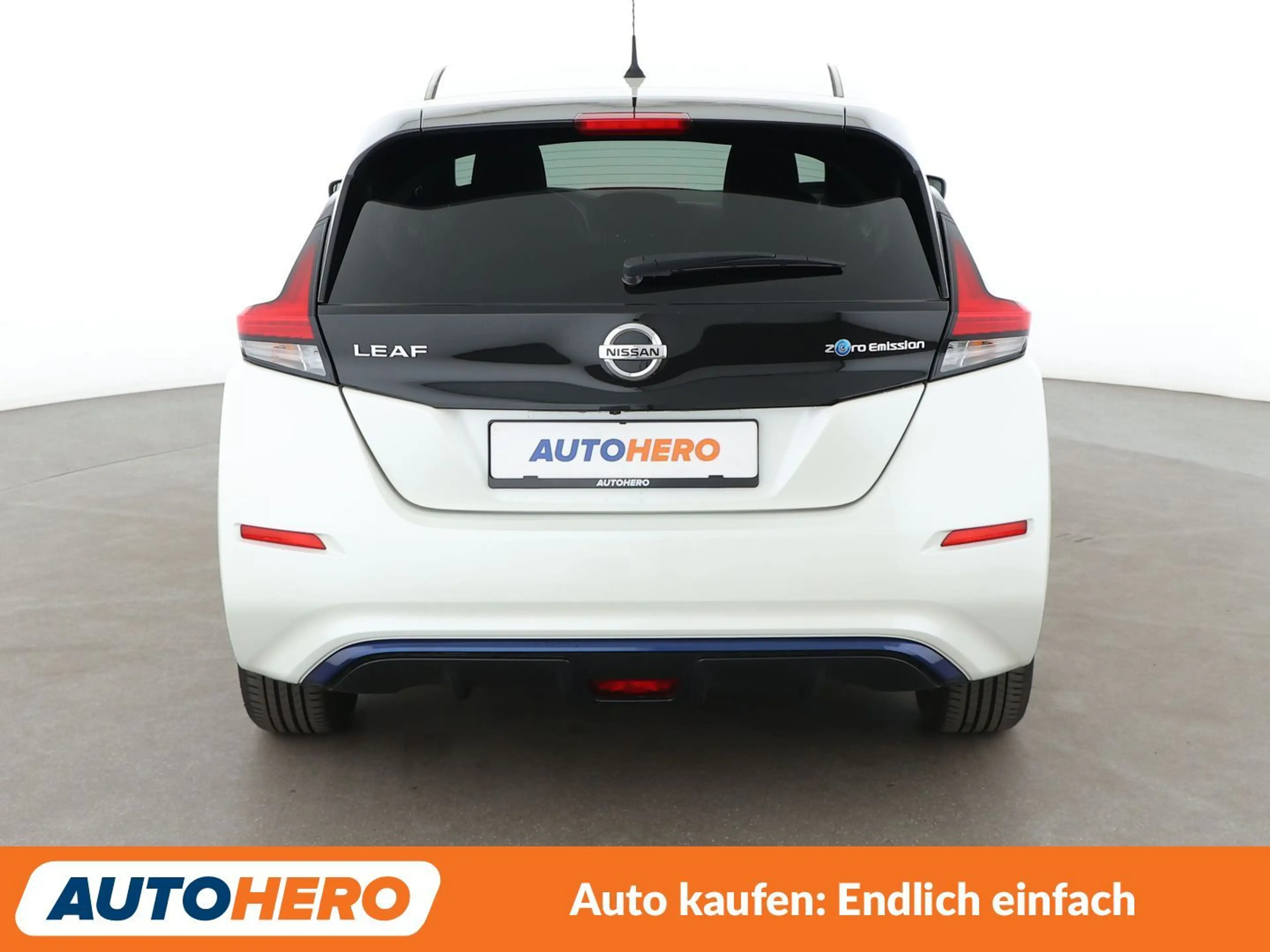 Nissan Leaf electric drive 110 kW Acenta — photo 5