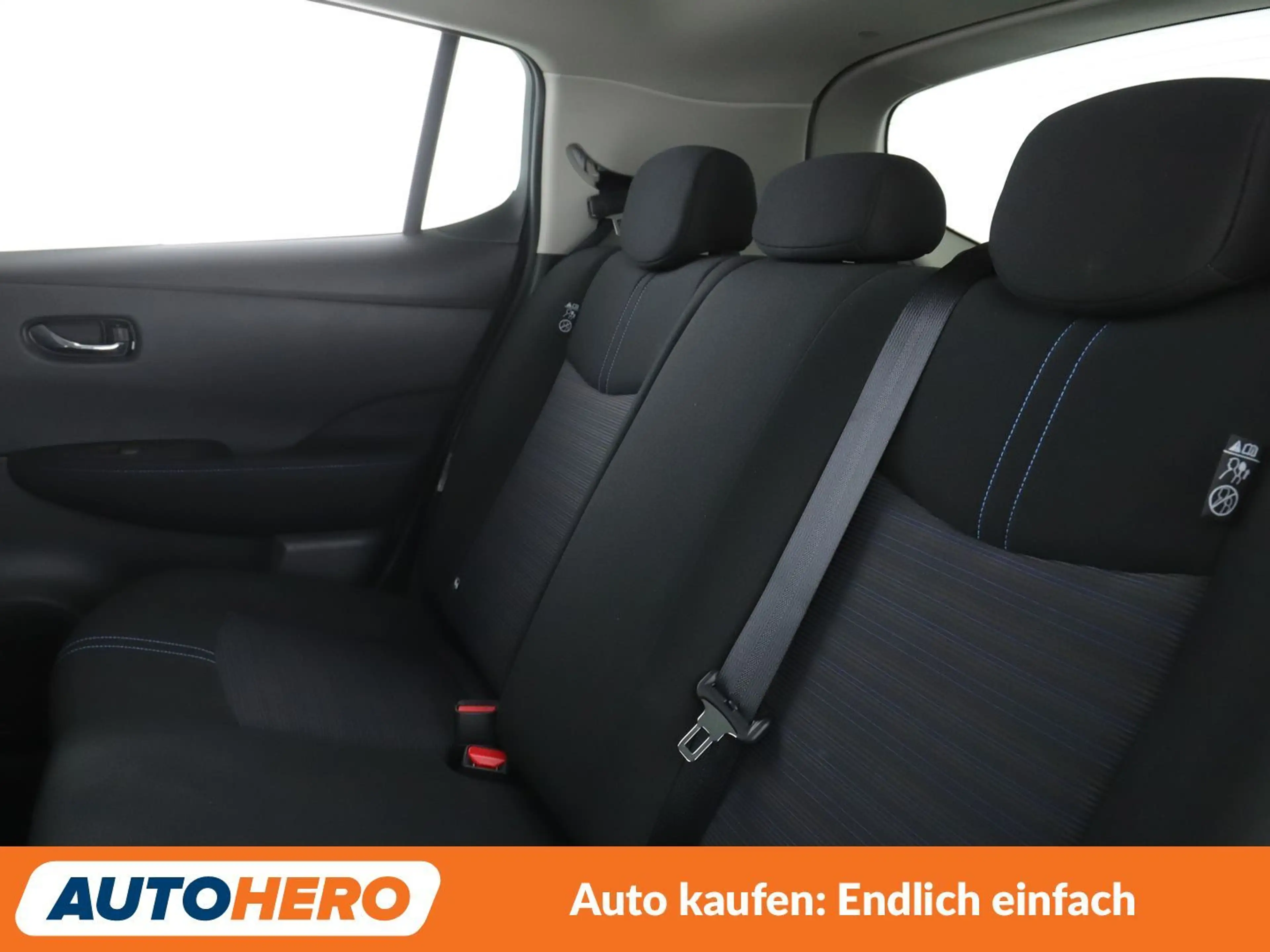 Nissan Leaf electric drive 110 kW Acenta — photo 14