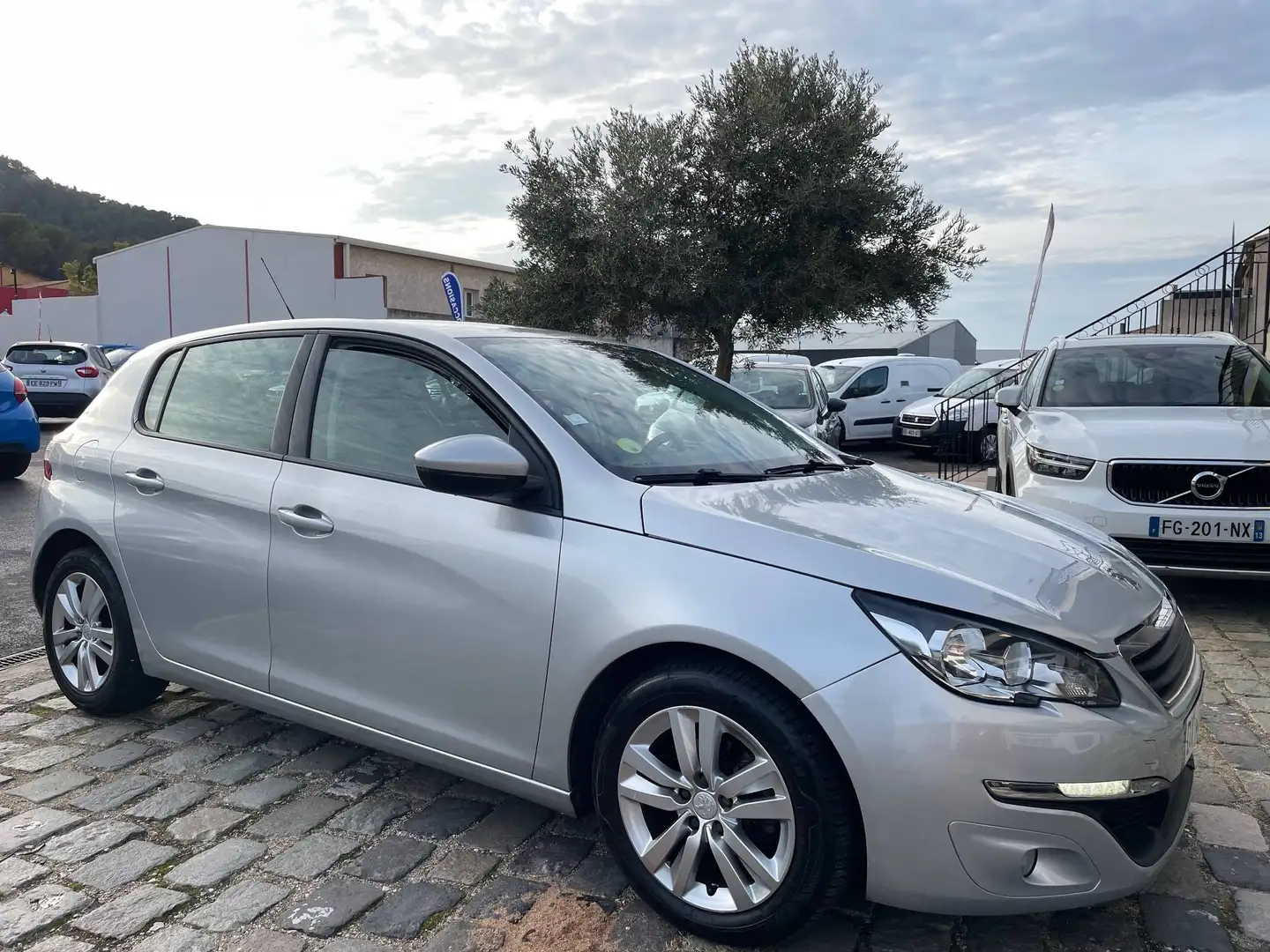 Peugeot 308 II 1.6 HDi FAP 92ch Active 5p Grau - 2