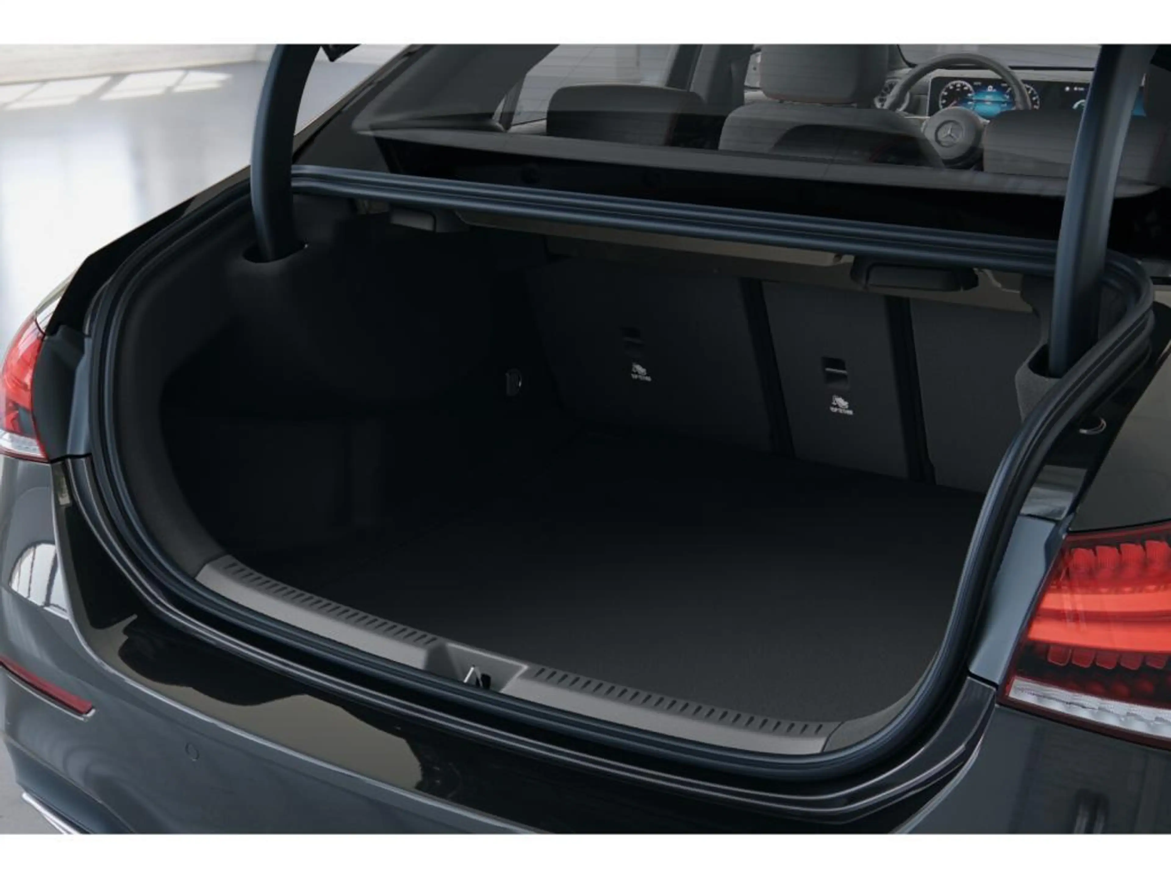 Mercedes-Benz A 250 4MATIC Limousine AMG MBUX MBeam Night LED — photo 11