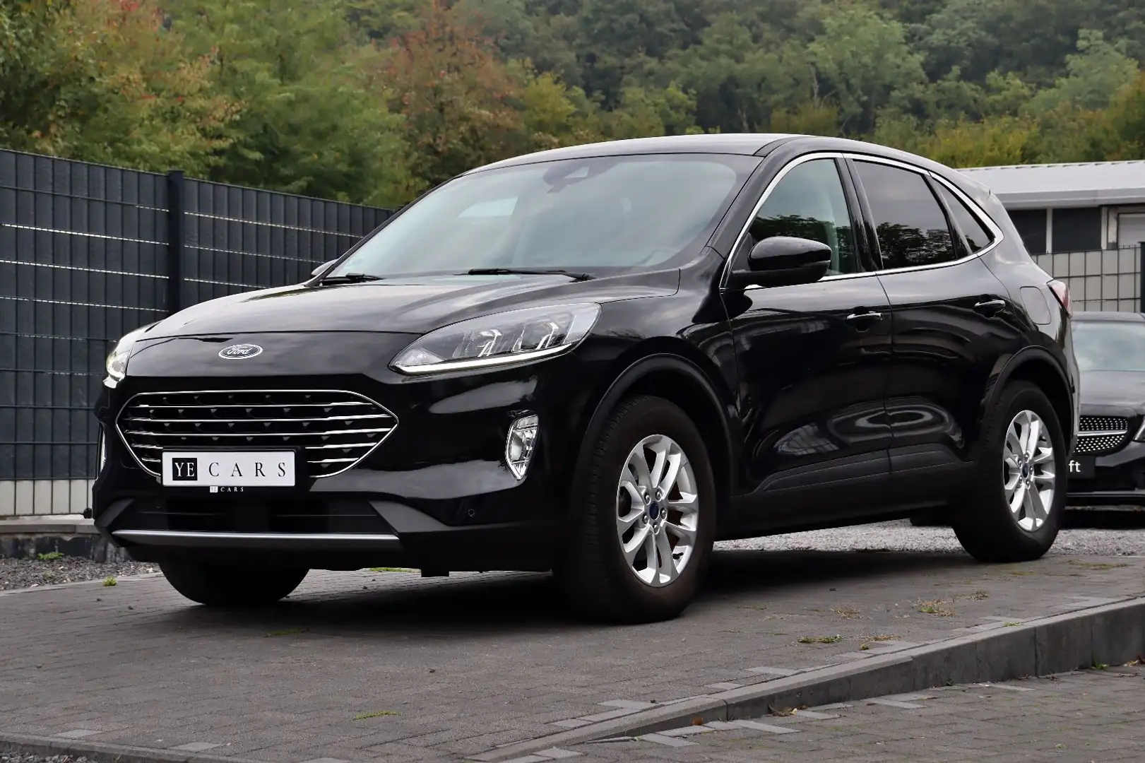 Ford Kuga Titanium *WINTER-P*CAR-PLAY*AHK*NAVI*TEMPOT Schwarz - 2