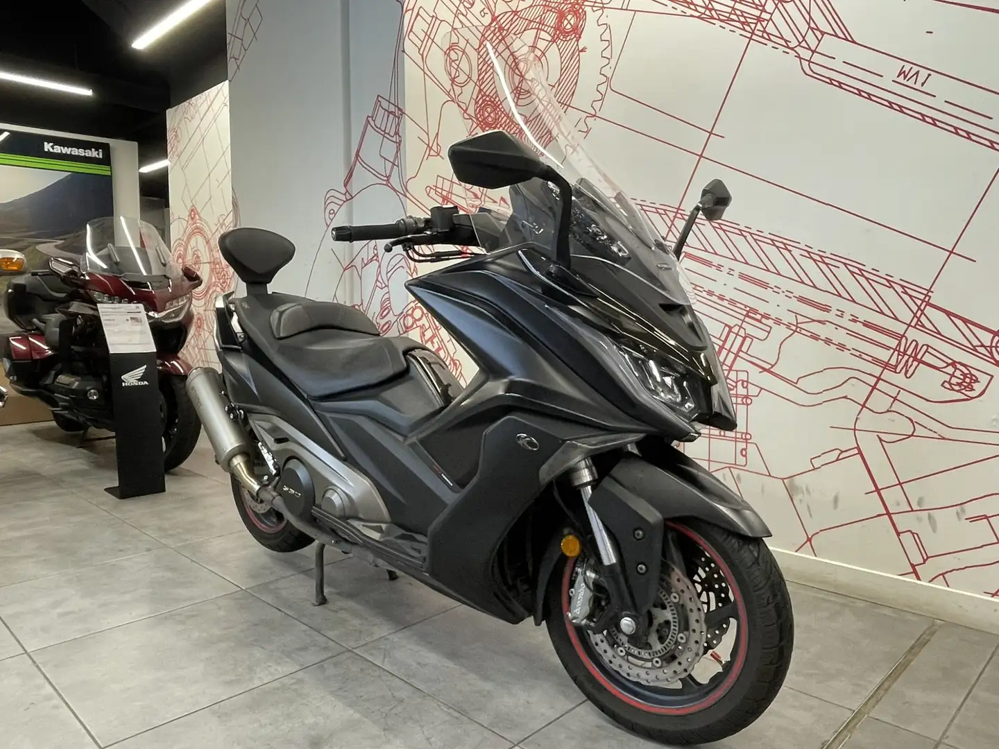 Kymco AK 550 Noir - 1