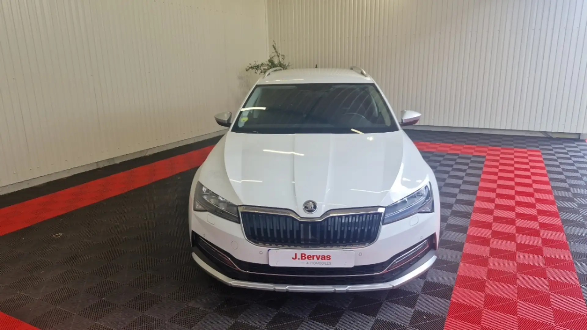 Skoda Sonstige 2.0 TDI 150 SCR DSG7 SCOUT Weiß - 2