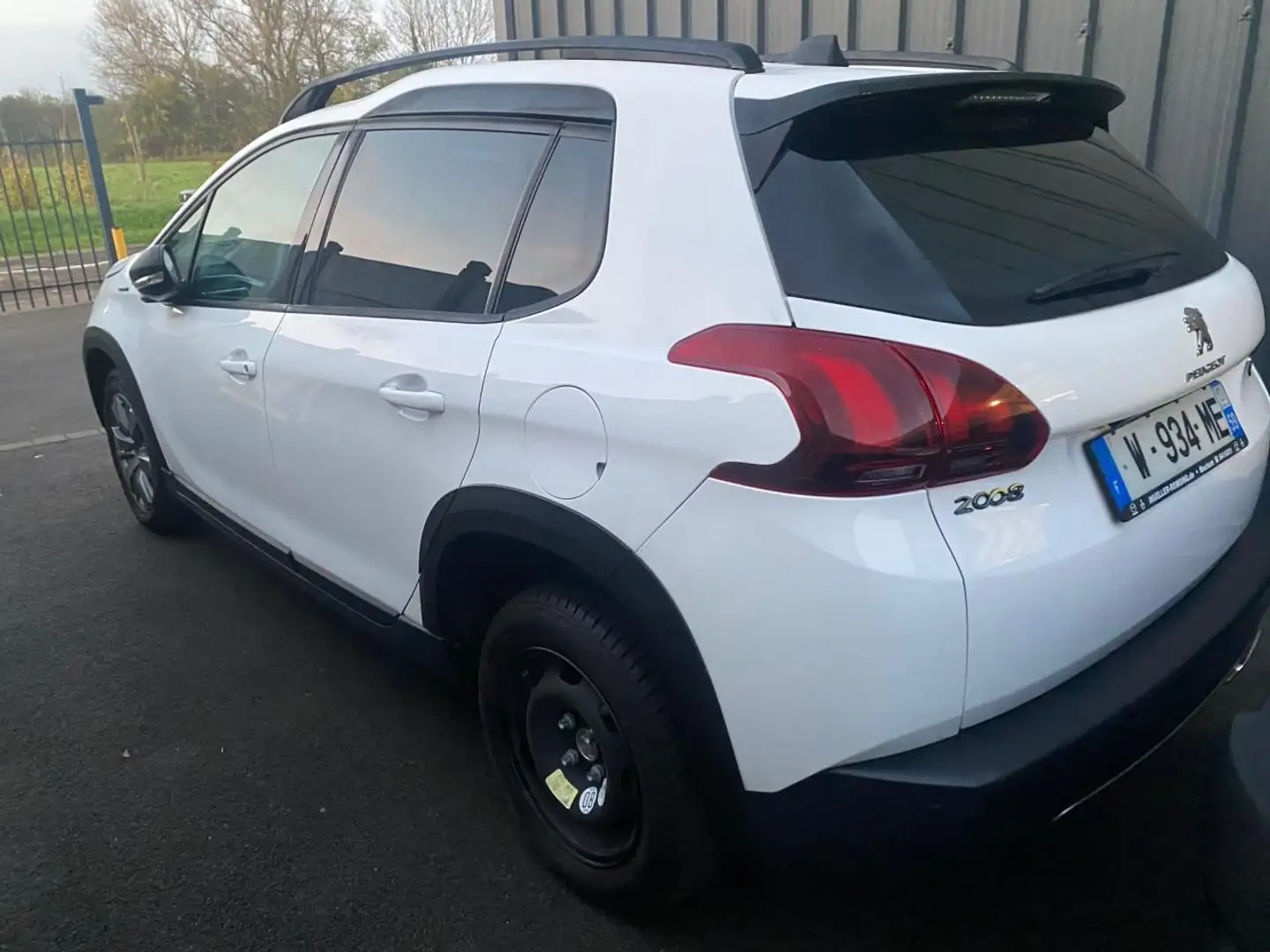 Peugeot 2008 Peugeot 2008 GT Line Automatique  1.2 essence- 110 Weiß - 2
