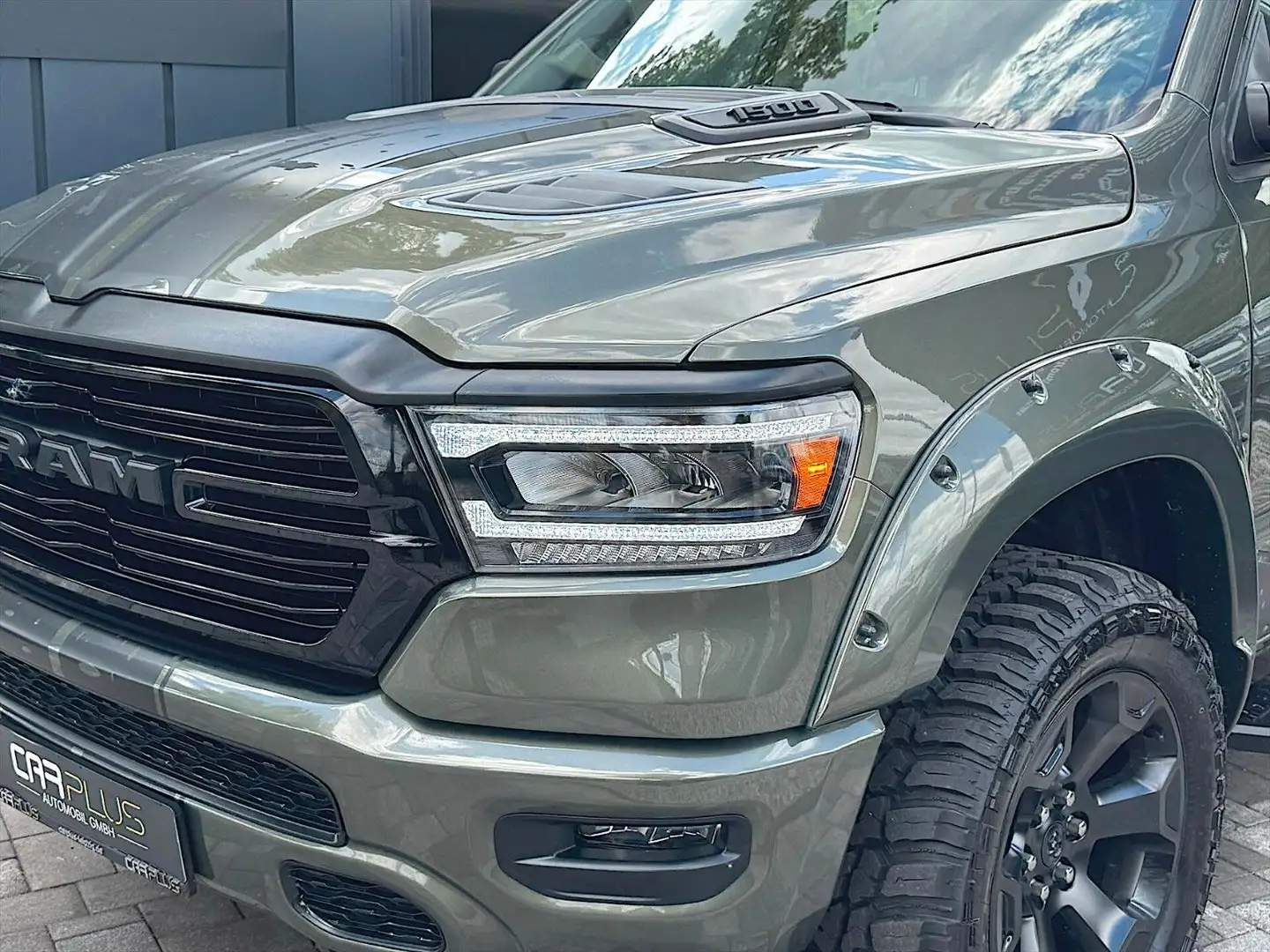 Dodge RAM 5.7 V8 HEMI NightEdition Offroad 4x4 eTorque Grün - 2
