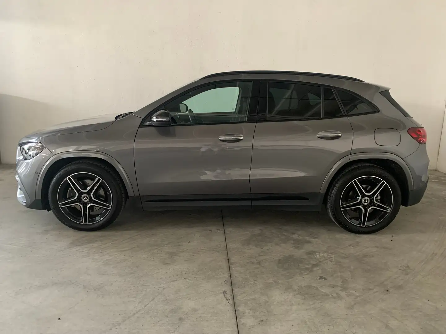 Mercedes-Benz GLA 200 d AMG Line Premium Plus auto GARANZIA 4 ANNI Grigio - 2