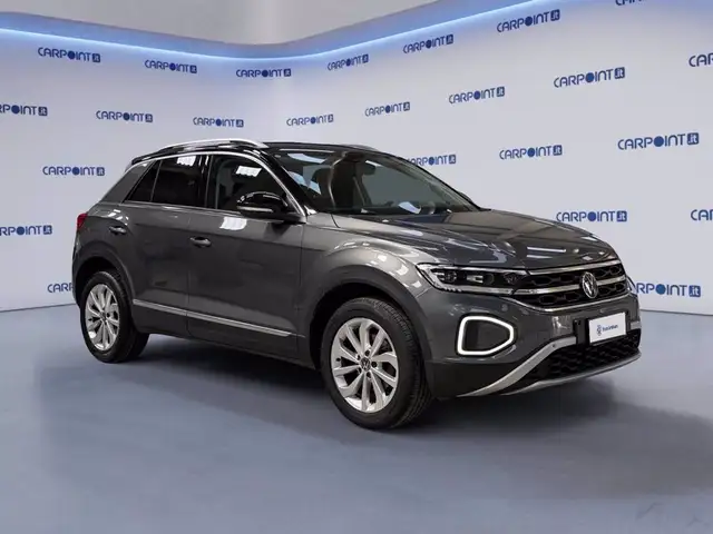 Volkswagen T-Roc view 9