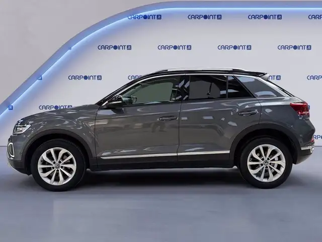 Volkswagen T-Roc view 4