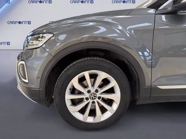 Volkswagen T-Roc view 16