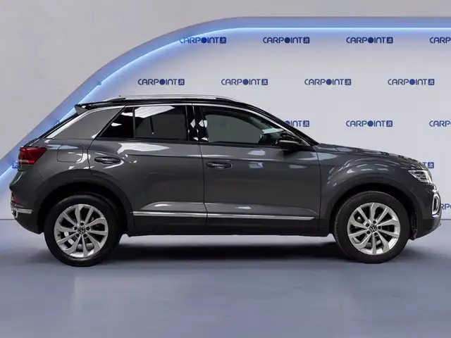 Volkswagen T-Roc view 8