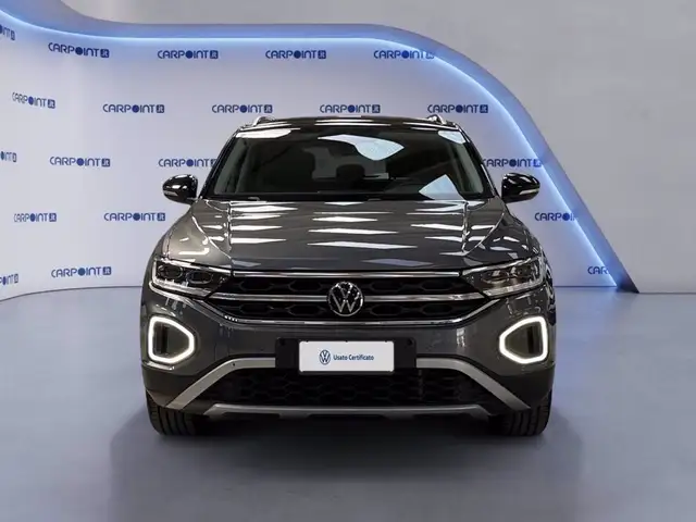 Volkswagen T-Roc view 10