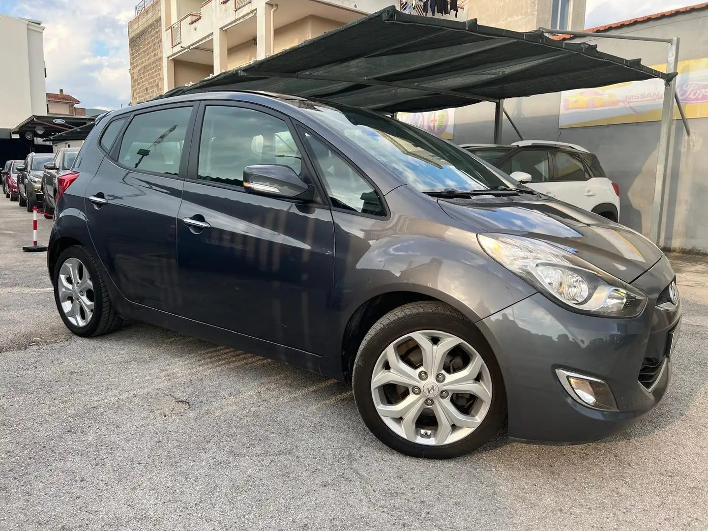 Hyundai iX20 1.4 crdi Style 90cvNavi/Panorama/Park/Bluetooth Grigio - 1