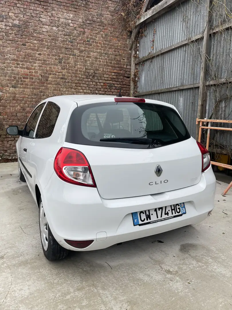 Renault Clio III 1.2 16V 75 Alizé - 2