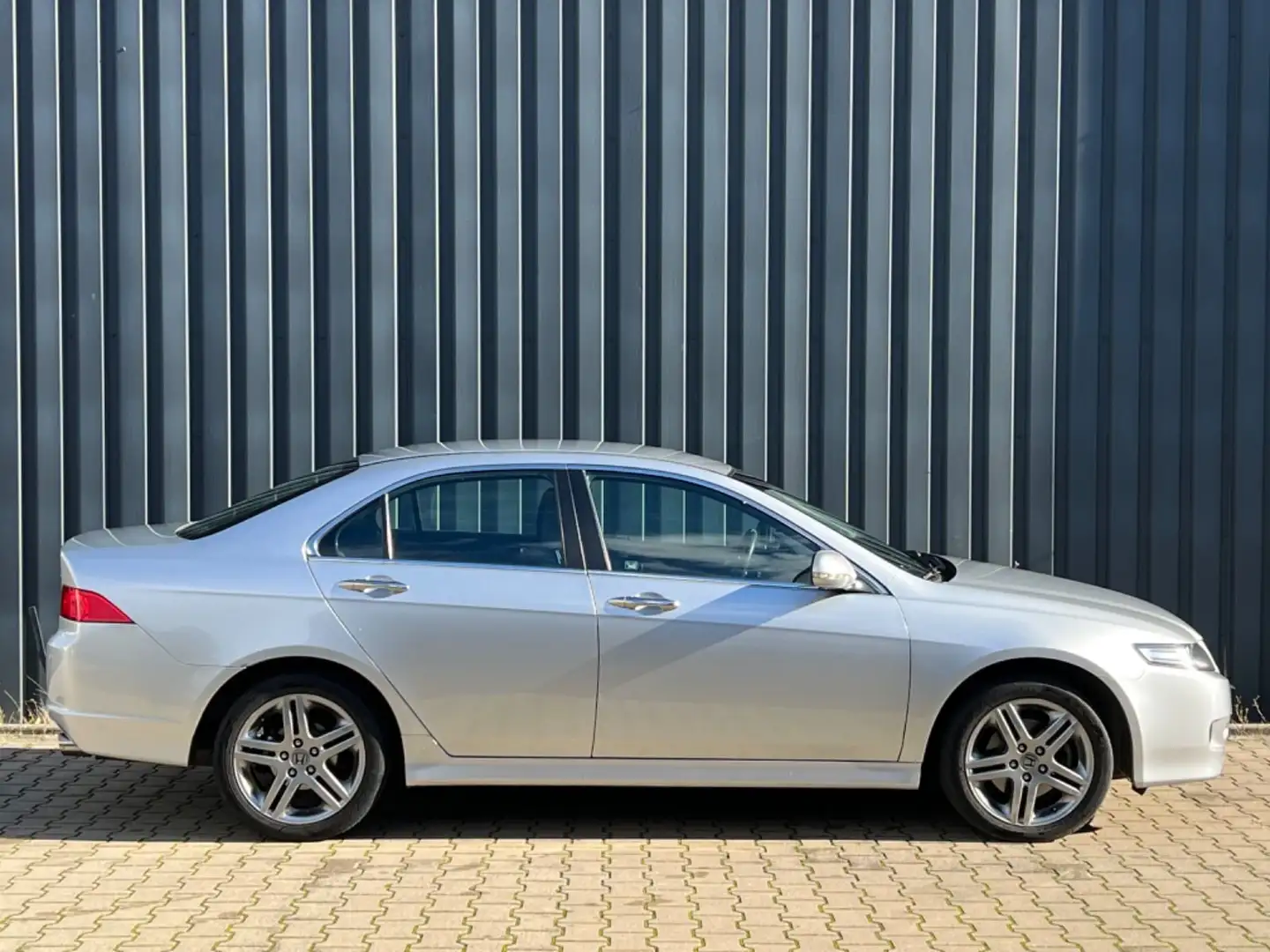 Honda Accord Accord 2.0 Sport 30 Jahre Edition srebrna - 1