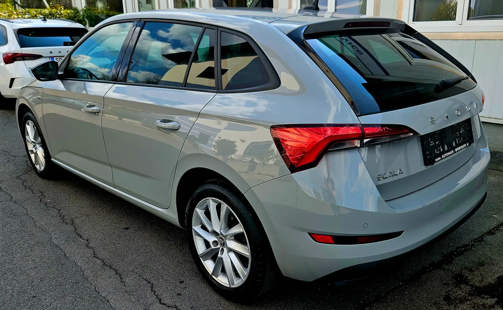 Skoda Scala Clever *DSG*ACC*Keyles*WP*WSS Heizung*Dig.Tacho Grau - 2