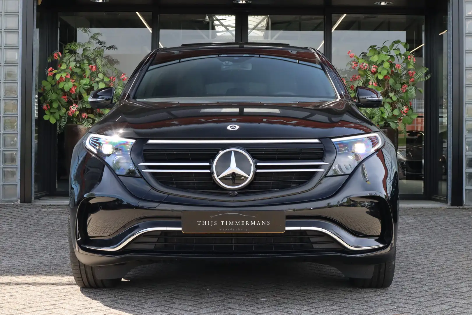 Mercedes-Benz EQC 400 4Matic | AMG-Line, 21 inch, Rij-assistentie Plus p Černá - 2