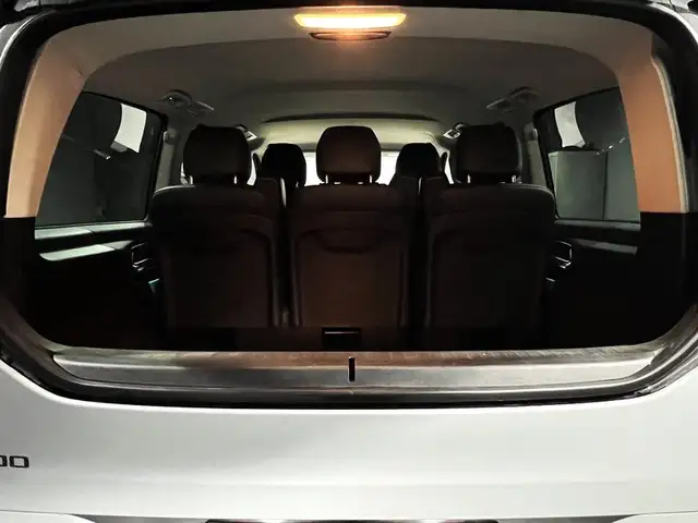 Mercedes-Benz V-Class view 9