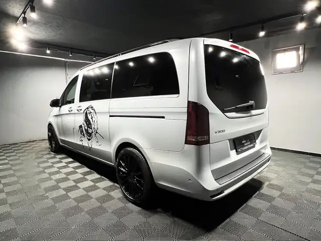Mercedes-Benz V-Class view 3