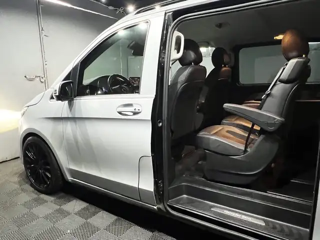 Mercedes-Benz V-Class view 11
